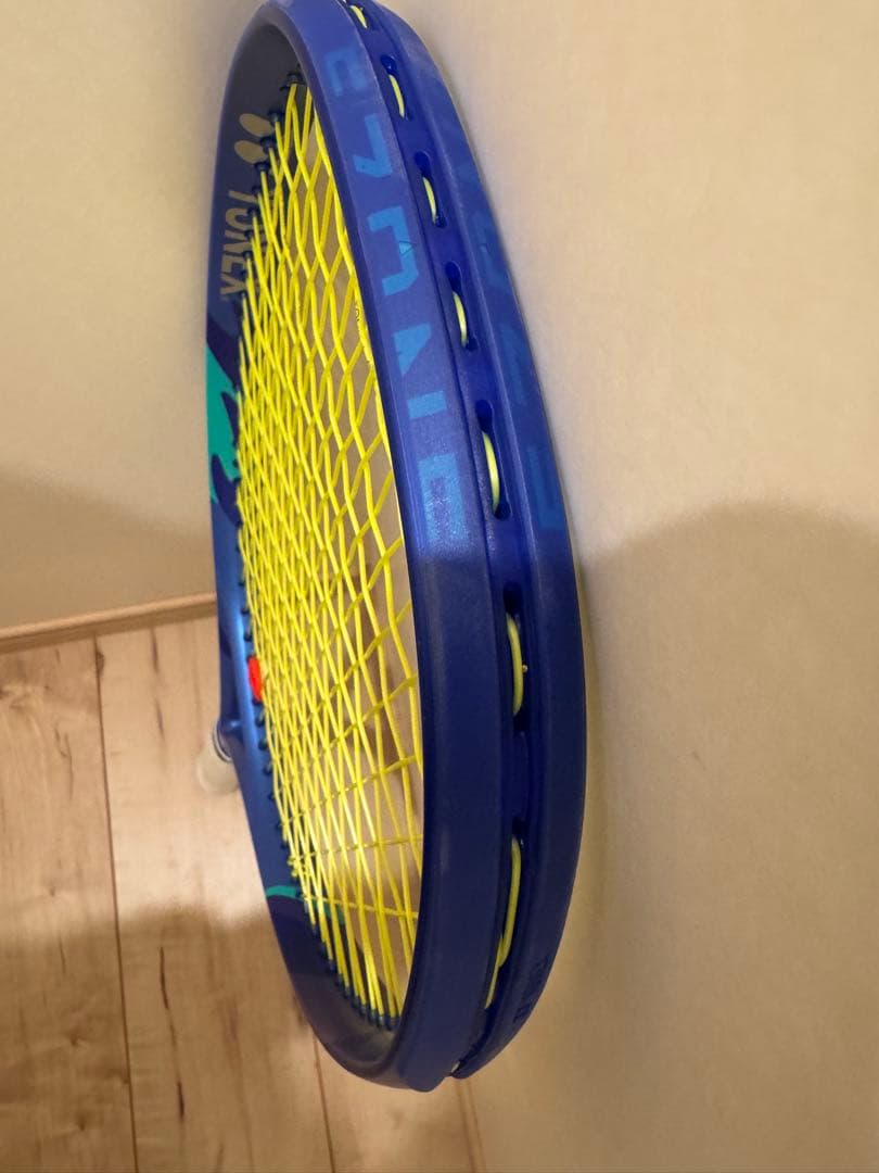 一回使用。未使用に近いYONEX EZONE 100 TOUR G2