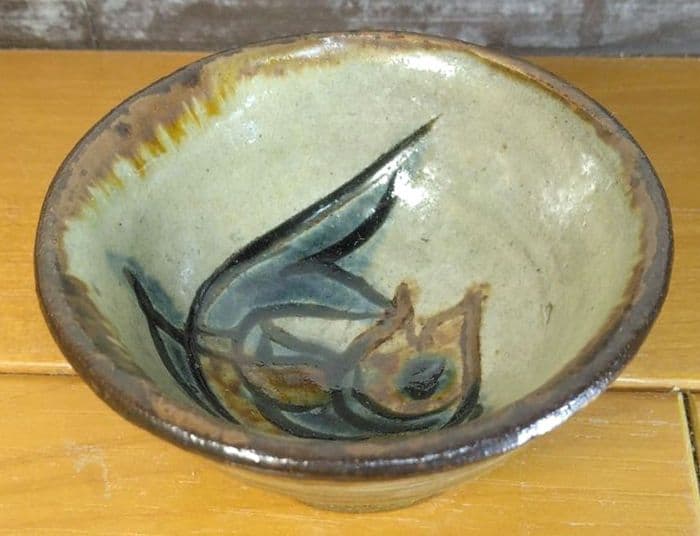 人間国宝 金城次郎 壷屋焼ぐい呑(笑魚紋ぐい呑）栞 共箱 壺屋焼 やちむん 美品