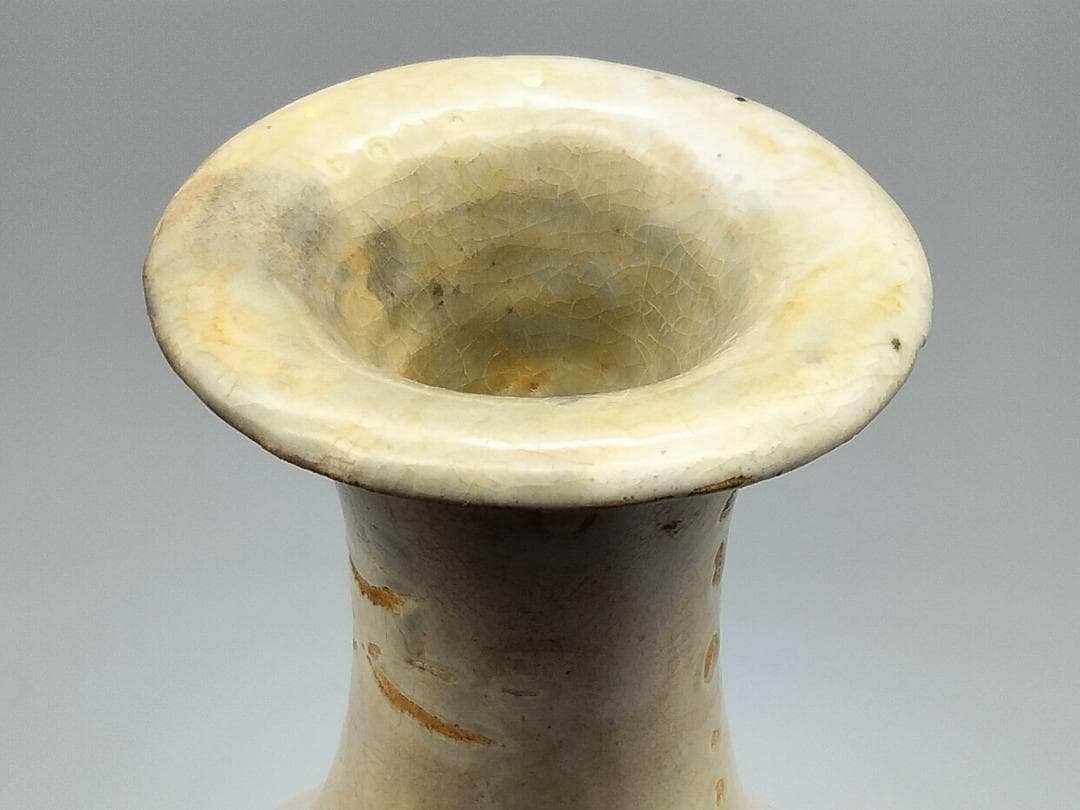 磁州窯 白地鉄絵飛雀草文徳利瓶　玉壺春形瓶