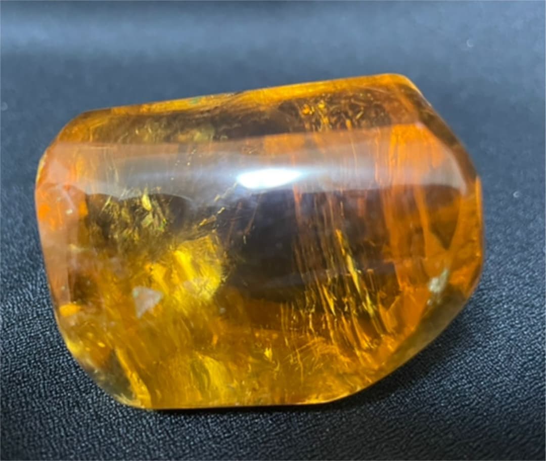 インペリアルトパーズ　710ct 未鑑定　色石
