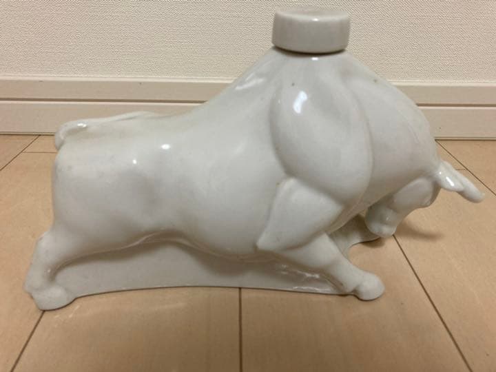 三楽 オーシャン オーシャン ウイスキー 闘牛 雄牛 600ml 重さ1137g