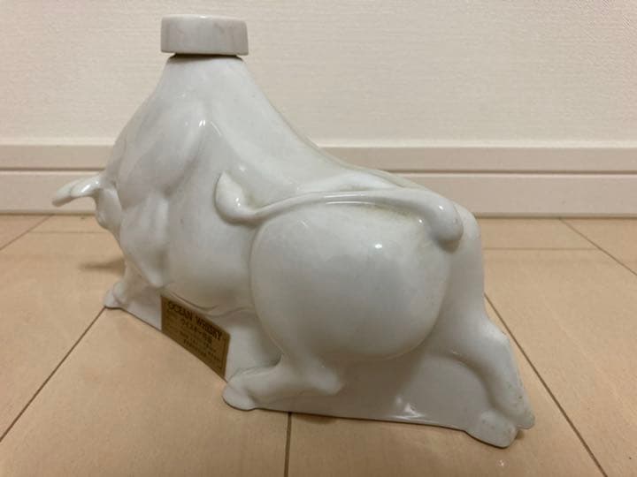 三楽 オーシャン オーシャン ウイスキー 闘牛 雄牛 600ml 重さ1137g