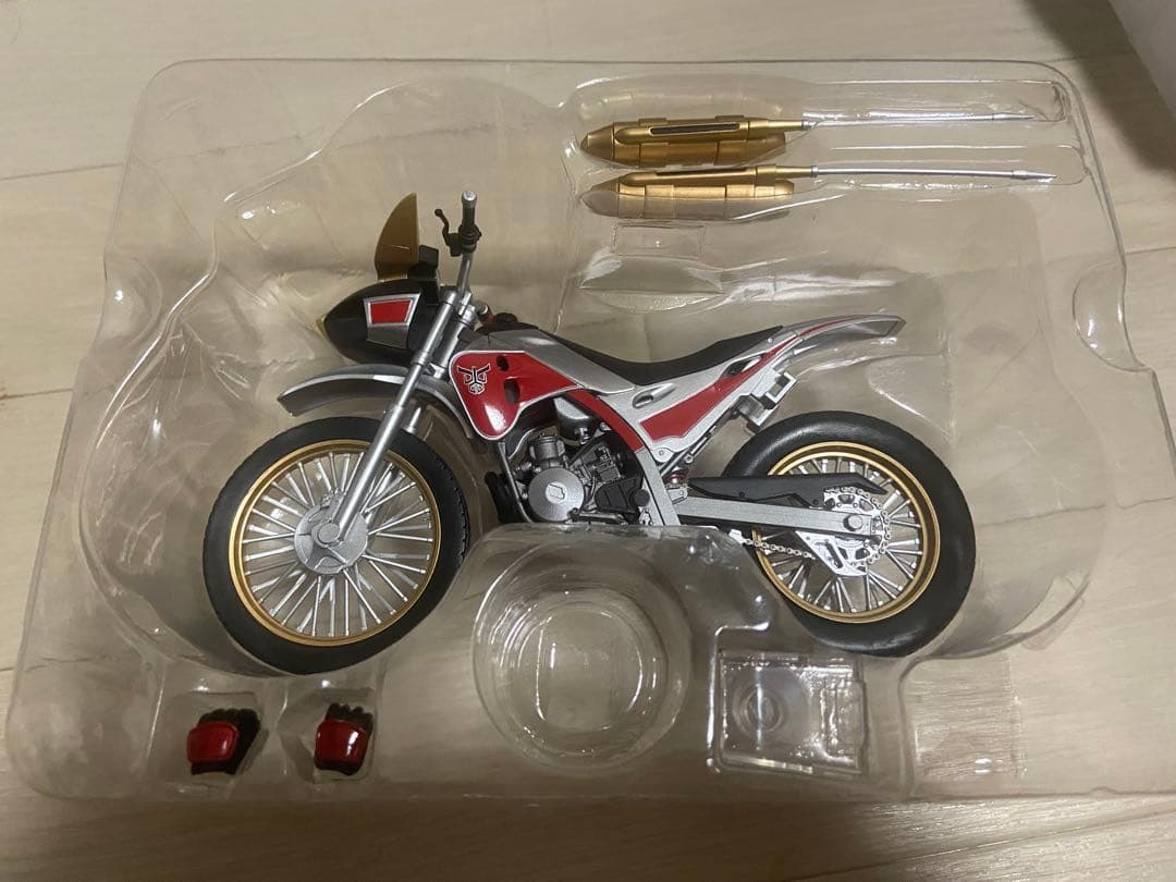 真骨頂 仮面ライダークウガマイティフォーム&トライチェイサー2000