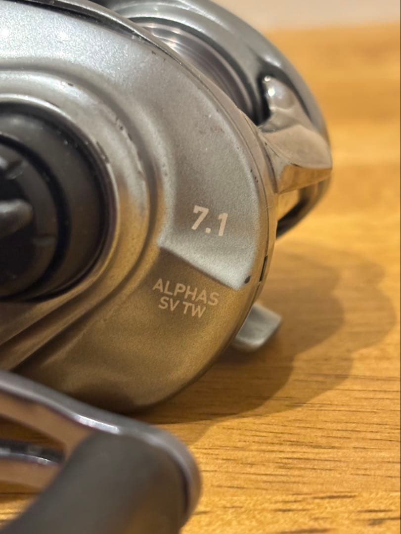 ALPHAS SV TW 7.1 ベイトリール シルバー
