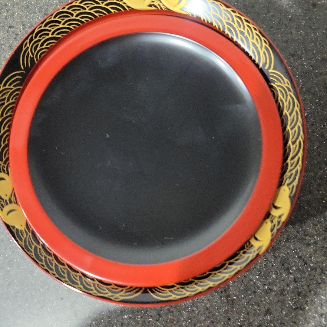 赤い蓋付き器 千鳥模様