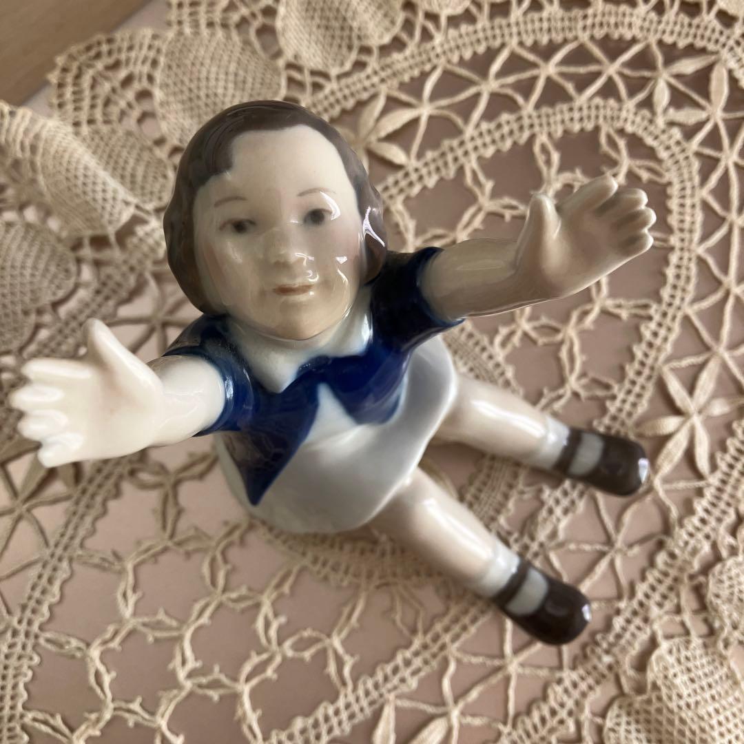 ロイヤルコペンハーゲン　フィギュリン　両手を広げる女の子