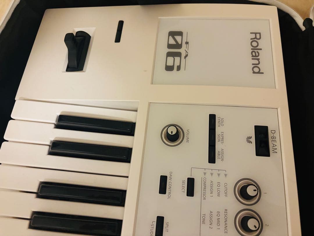 Roland FA-06 限定ホワイト　年内最終セール