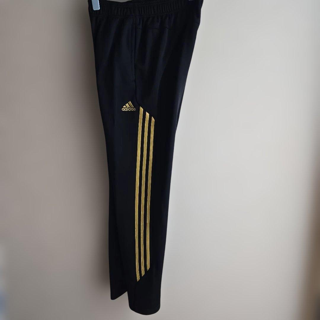 adidas ブラック/ゴールド ジャージ上下セット　Mサイズ