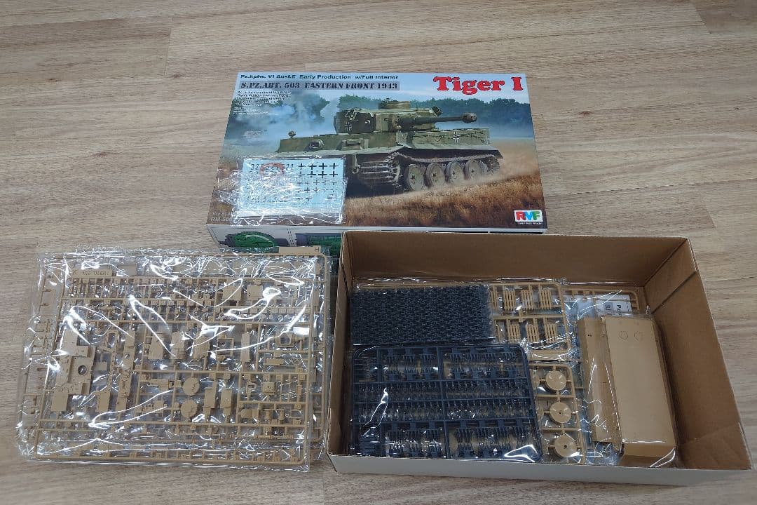 Tiger I 1/35スケール プラモデル