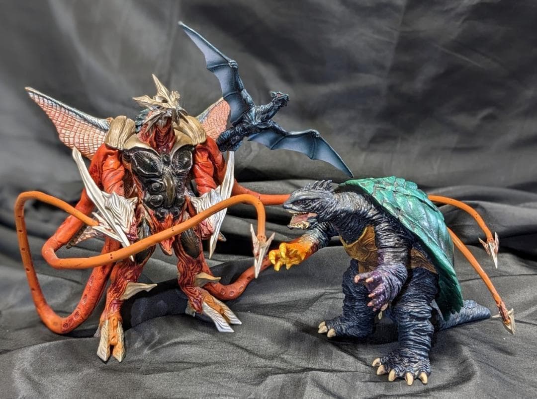 ガメラ３限定版バトルダメージ＆イリス（海洋堂）未開封フィギュア＋食玩＋トレカ