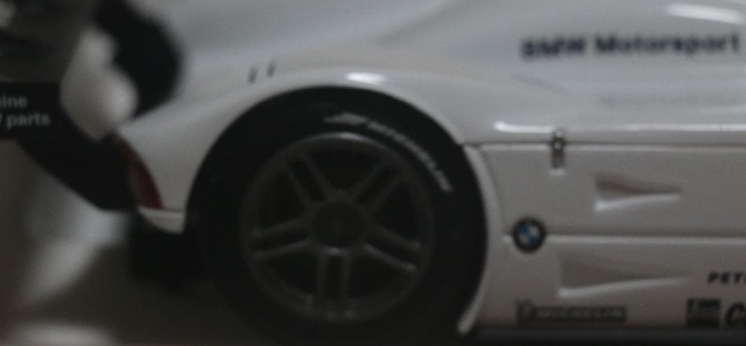 貴重 京商製　Ｖ１２ＬＭＲ　1／１８　１９９９ル・マン２４Ｈ優勝車　中古品