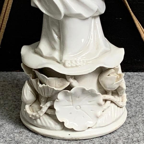 白磁蓮上観音立像箱付き [B29455]