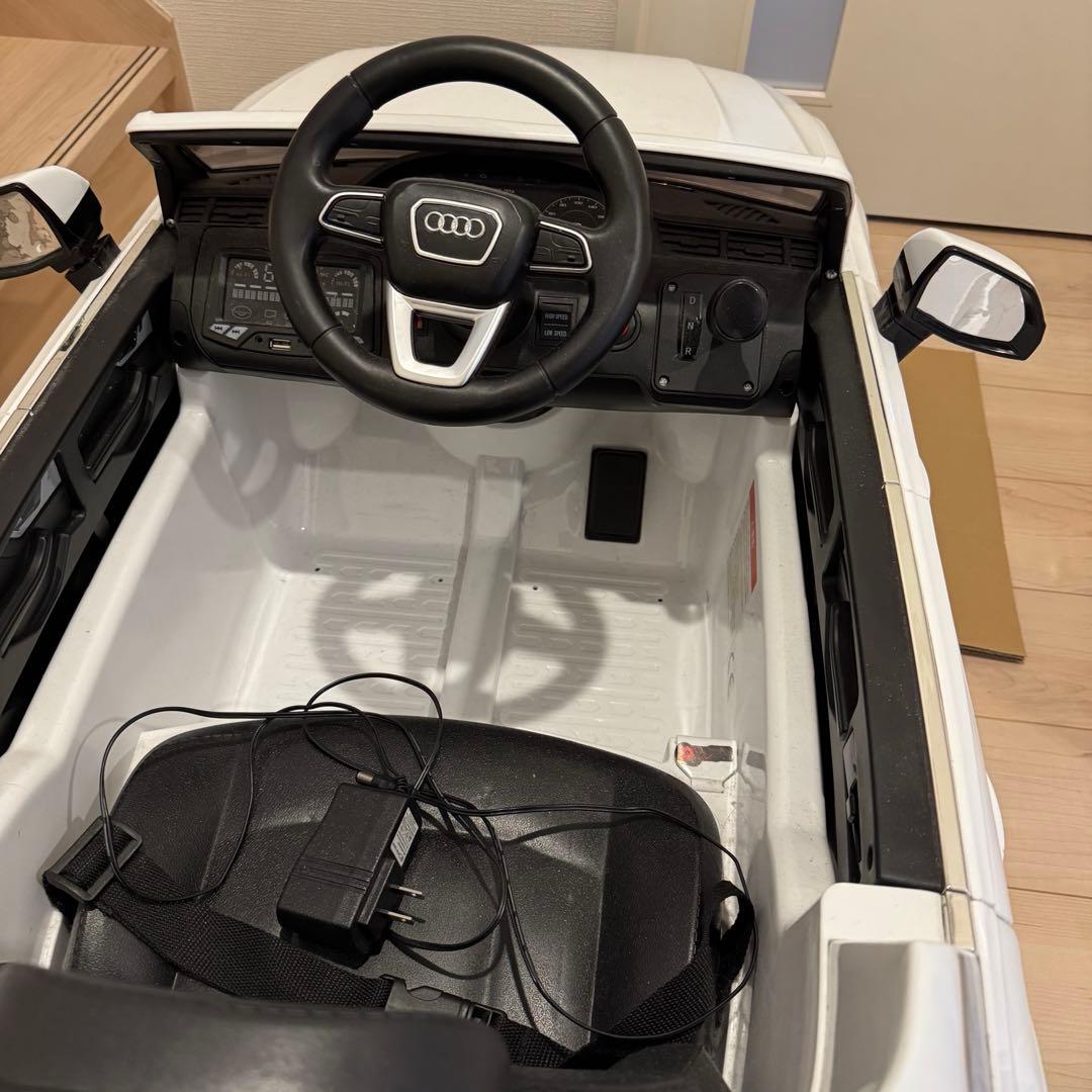 アウディ　こども用電動乗用カー Audi Q7