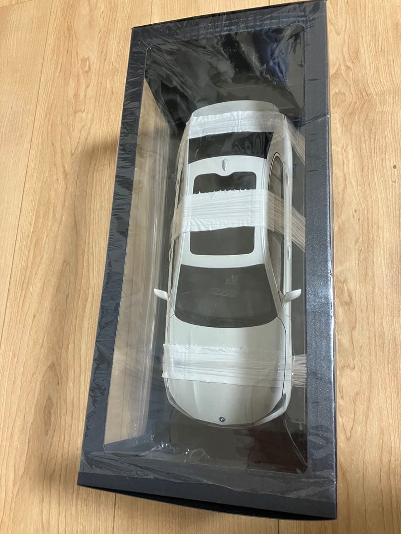  750Li ホワイトミニカー　1/18