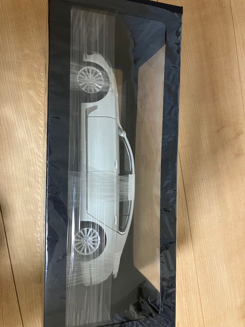  750Li ホワイトミニカー　1/18