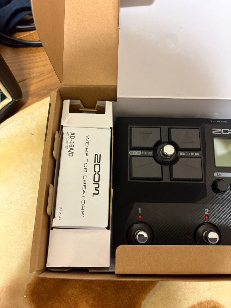 Zoom B2 FOUR ベースエフェクター　マルチエフェクター