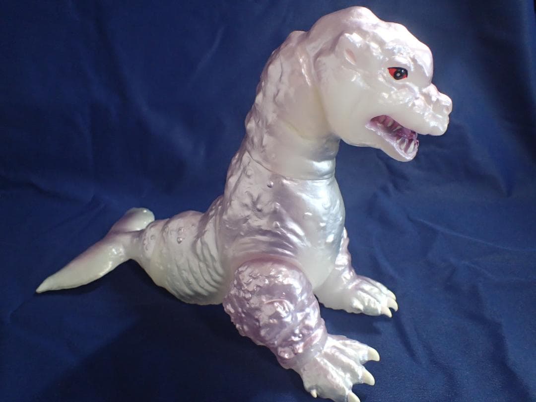 安楽安作 おばけくじらティアマト メディコムトイ ゴガメジラー