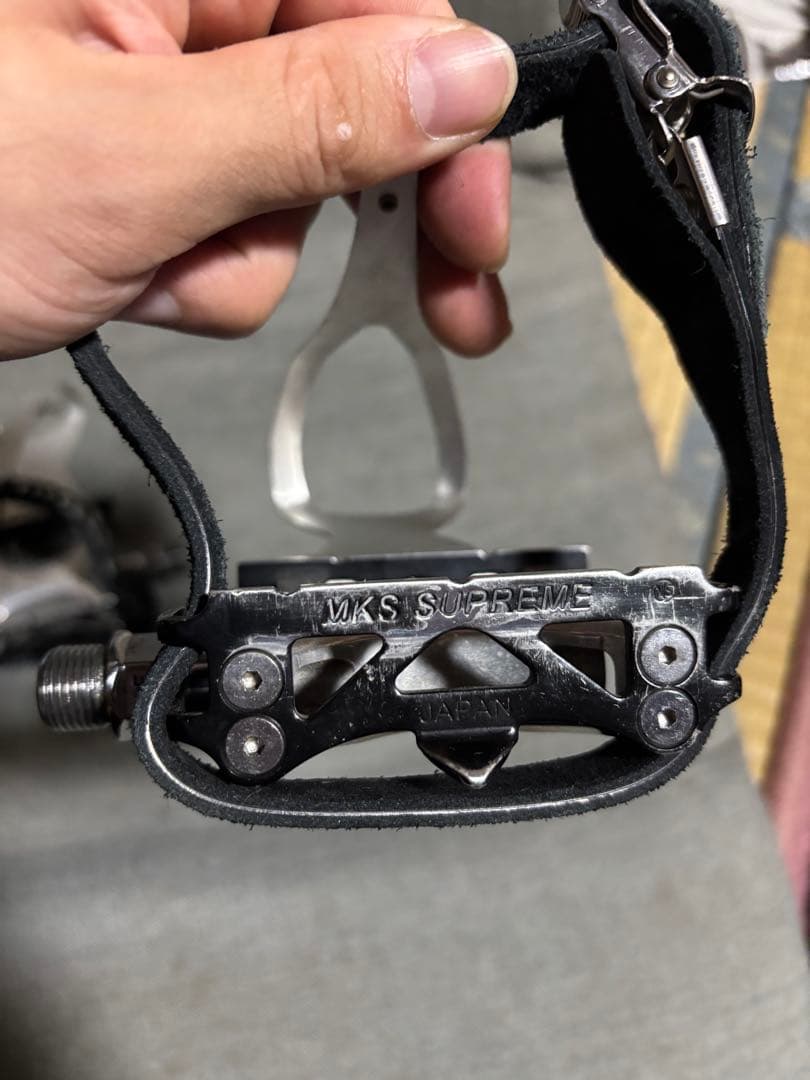 競輪ペダルsupreme njs