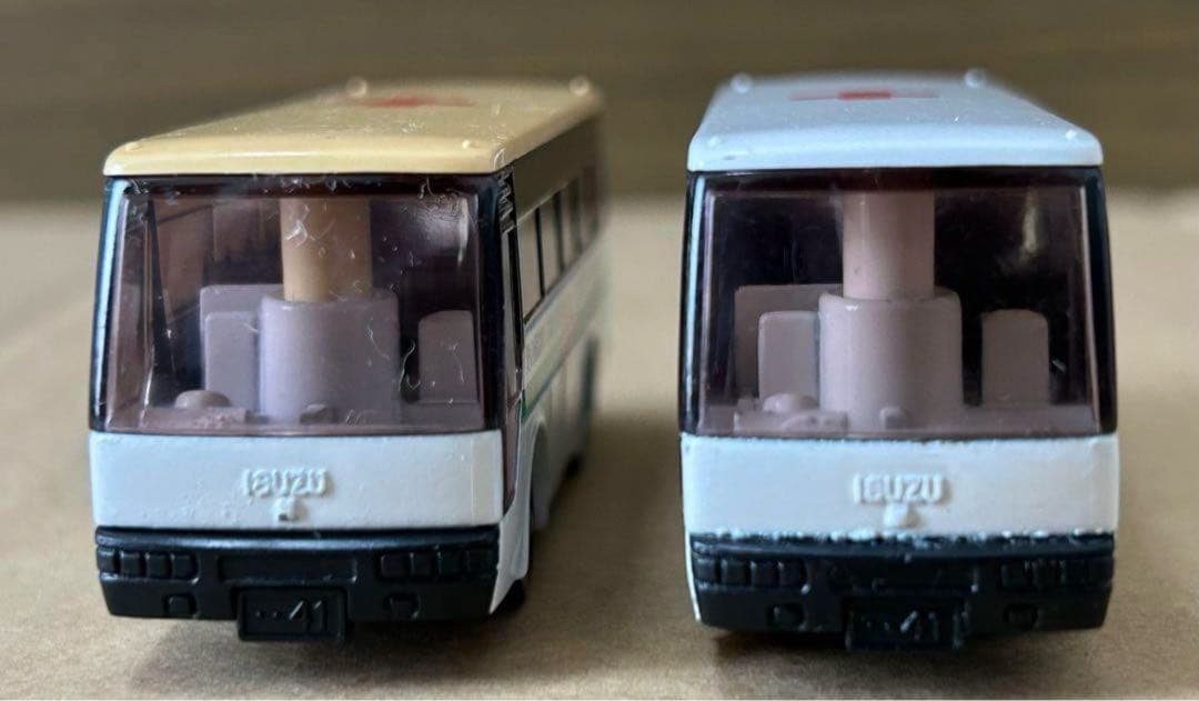 トミカ 愛の献血車 いすゞ スーパーハイデッカーバス 2台セット