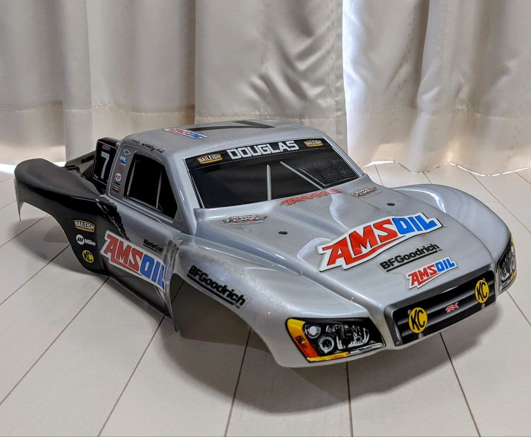 トラクサス スラッシュ Traxxas Slash 4✕4 1/10 ボディ
