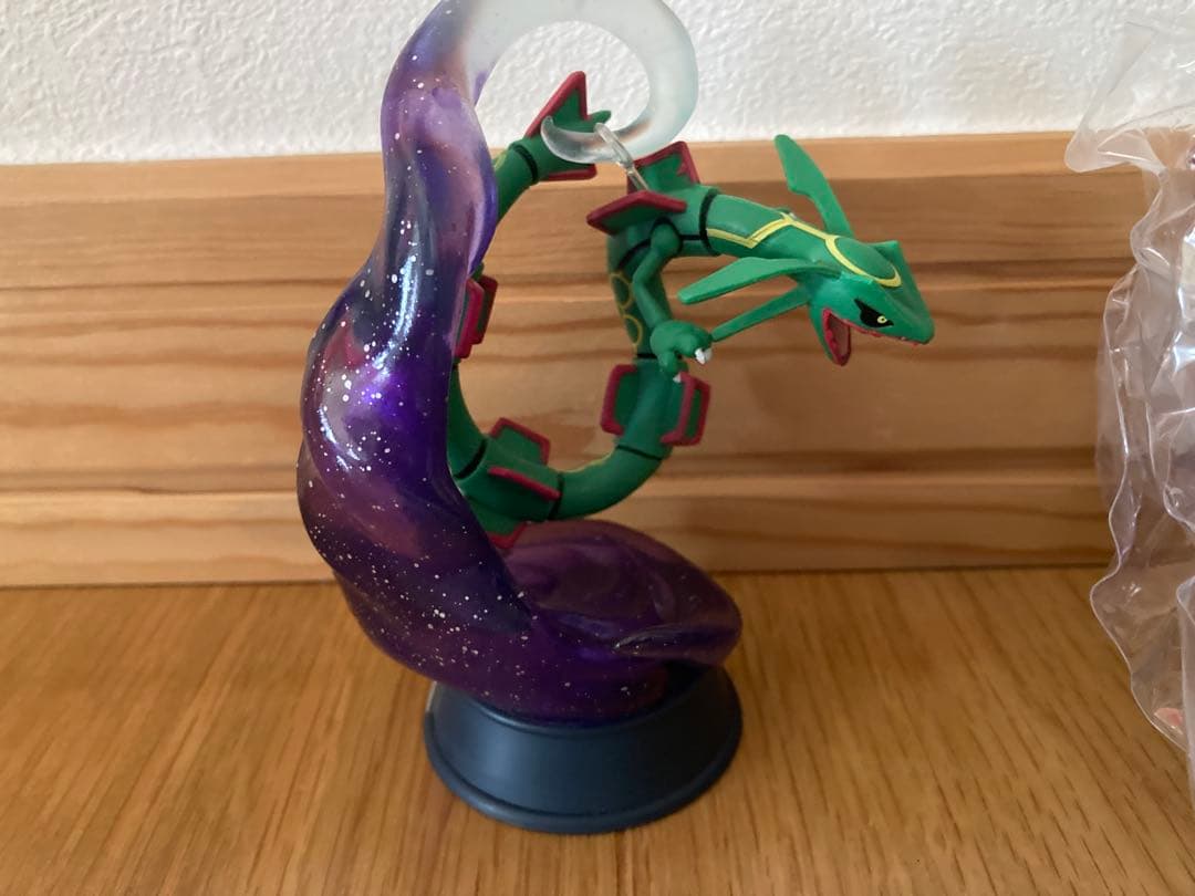 ポケモン　レックウザ　メガレックウザ　フィギュア　プチ缶　キーホルダー
