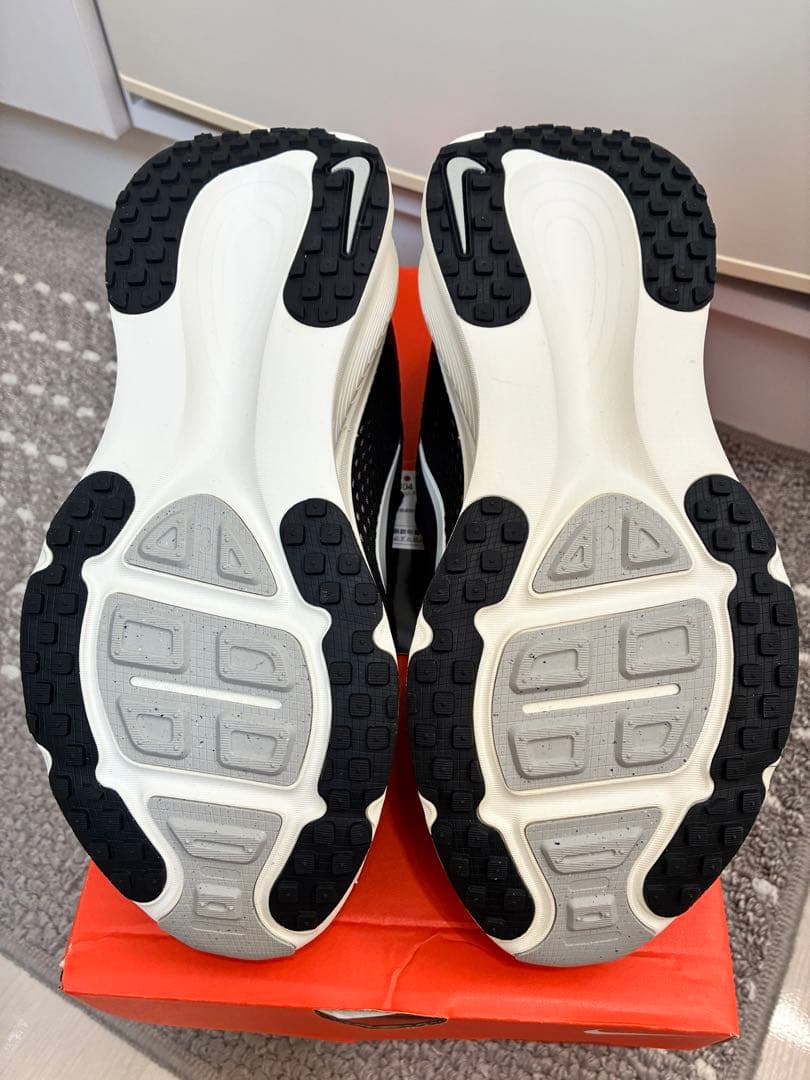 NIKE VOMERO18 W ボメロ18 ウィメンズ　新品
