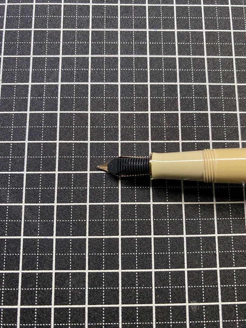Pelikan Souveran M320 Pearl White 字幅M
