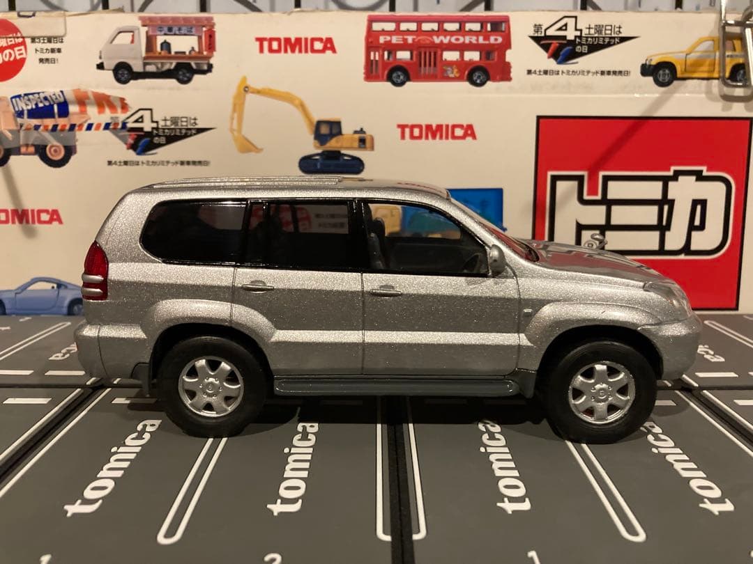 トヨタ　ランドクルーザープラド　カラーサンプル