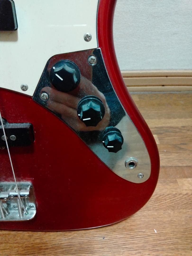 スクワイヤーSQUIERフェンダーfenderベース中古品ケース付き動作確認済み