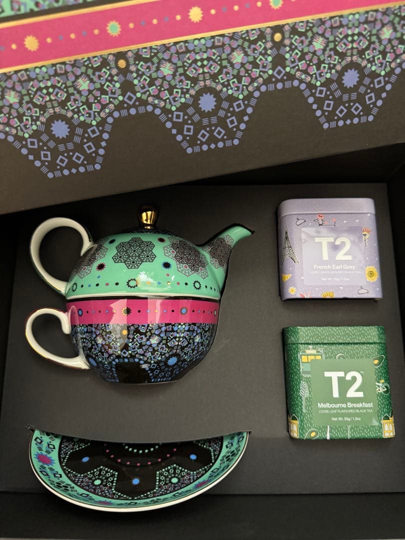 T2 ティーポットとティーセット（紅茶）⭐︎お値下げしました⭐︎