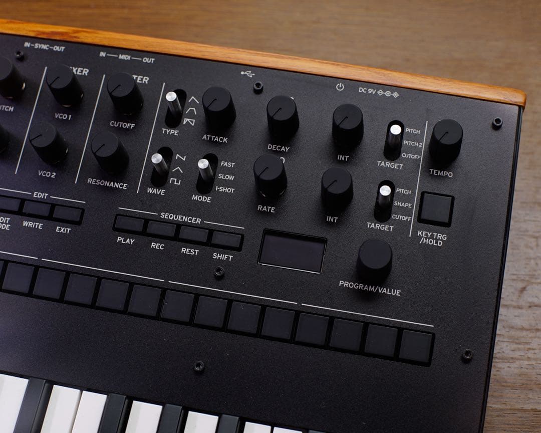 [値下げ]KORG コルグ Monologue シンセサイザー ツマミ新品交換済
