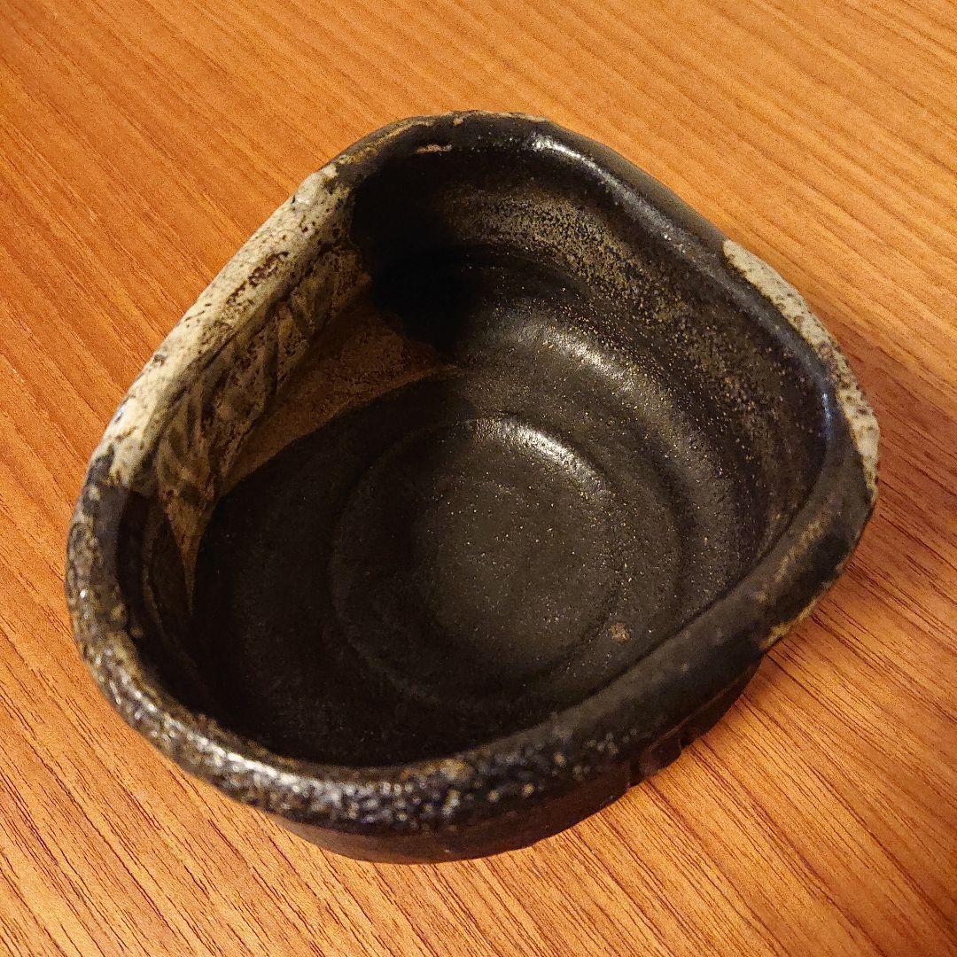 黒織部檜垣文茶碗　特別出品