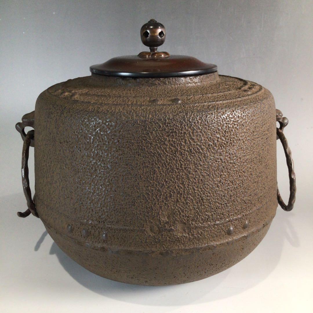Ｐ１４２　茶釜　『十二代　和田美之助造』『万代屋釜』　共箱　茶道具