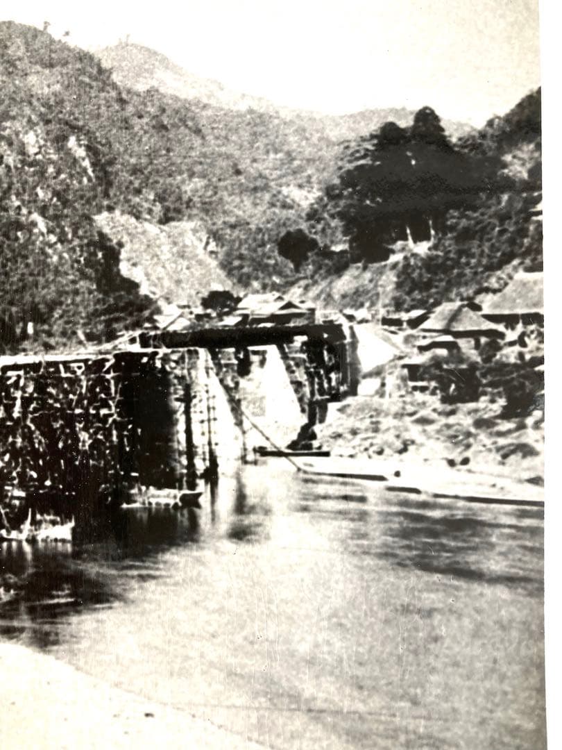 球磨川第一橋梁　鉄道橋の建設 モノクロ写真 ①