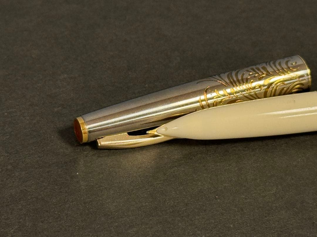 専用になりますPILOT パイロット　レディ 唐草模様 アイボリーカバー 18K