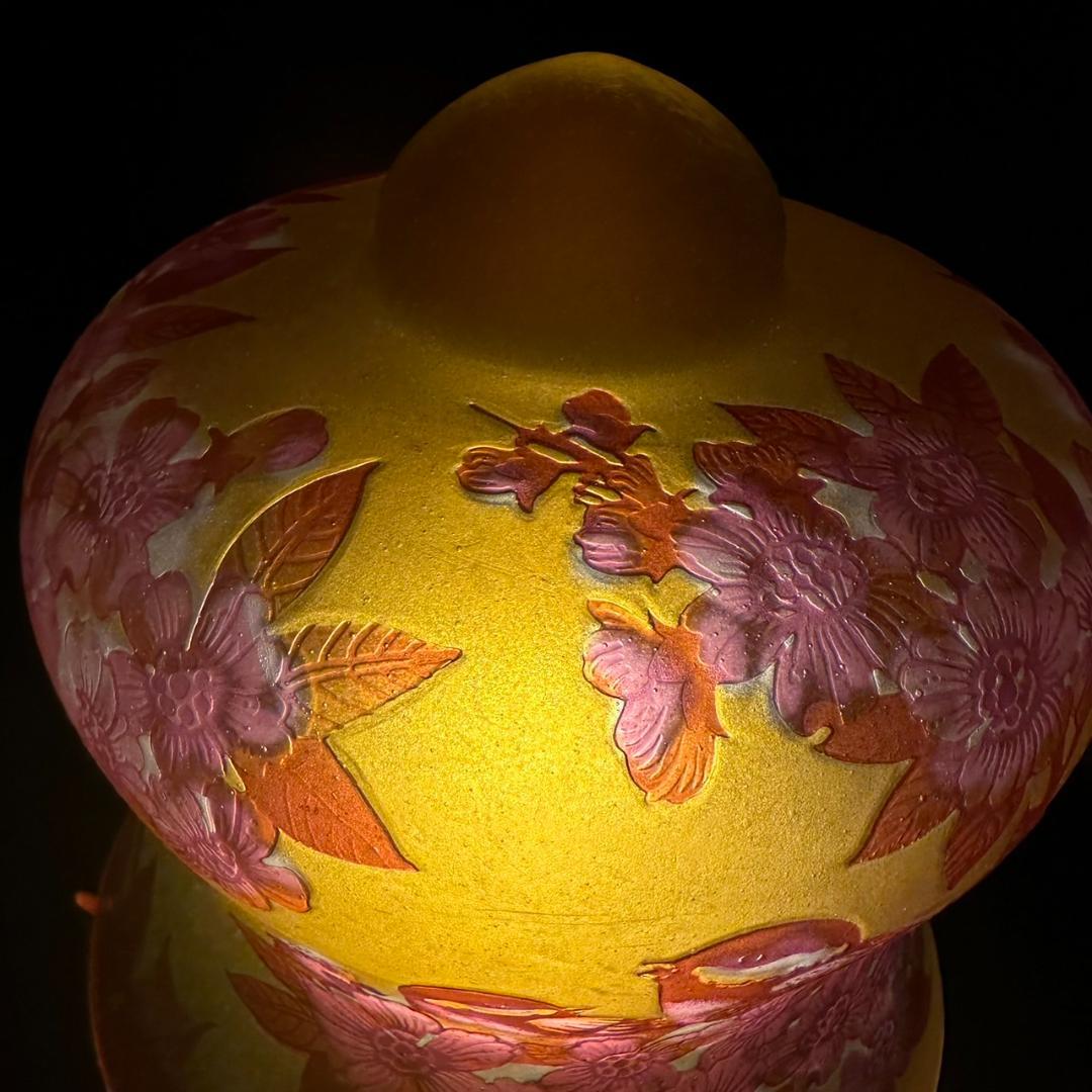 エミールガレ　 二灯ランプ 　林檎紋　カメオ彫り　被せガラス　高さ50ｃｍ