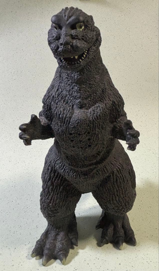 ゴジラ 1/250のリアルに雄叫びをあげ動くフィギュア