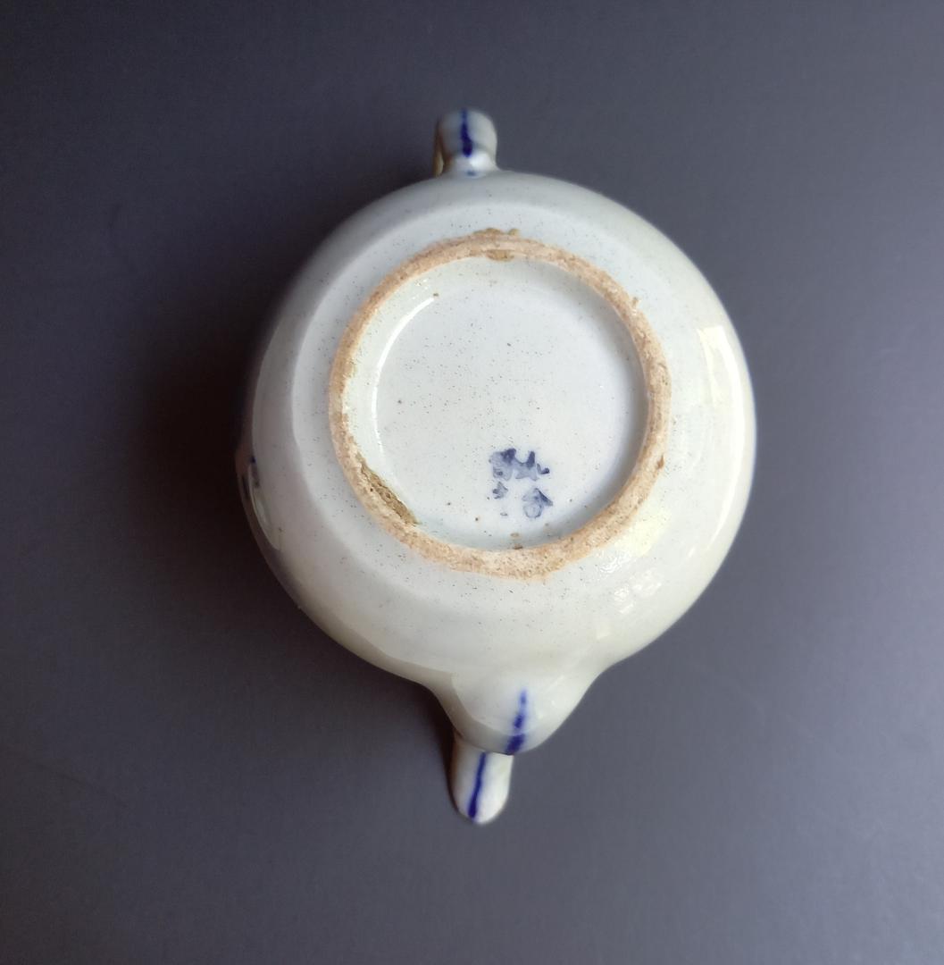 染付山水茶壺