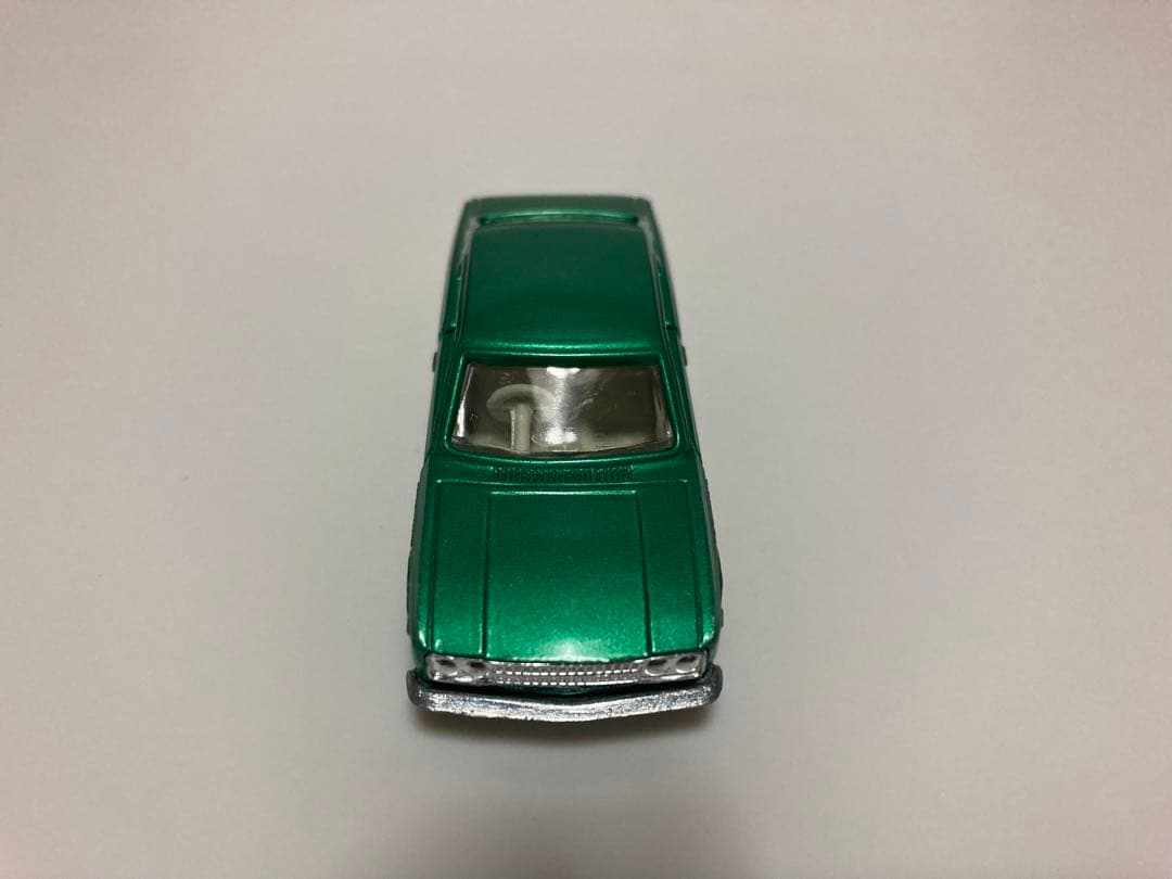 トミカ　日本製　ニッサン　ローレル2000GX 1Aホイール　色指定箱