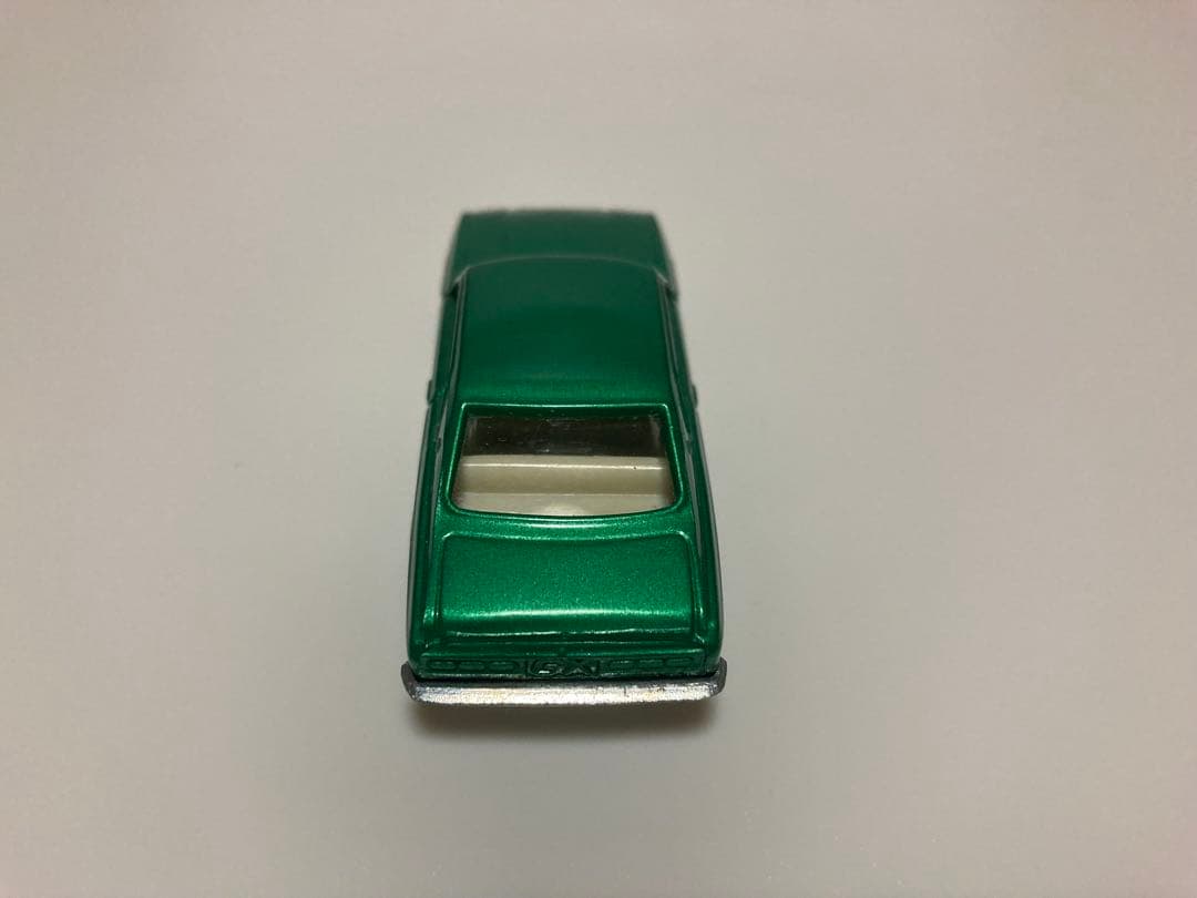 トミカ　日本製　ニッサン　ローレル2000GX 1Aホイール　色指定箱