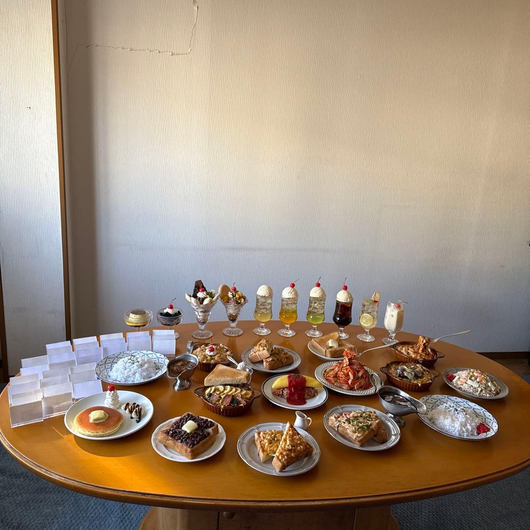 洋食店メニュー商品ケース　　 (実物大)食品サンプルセット￼