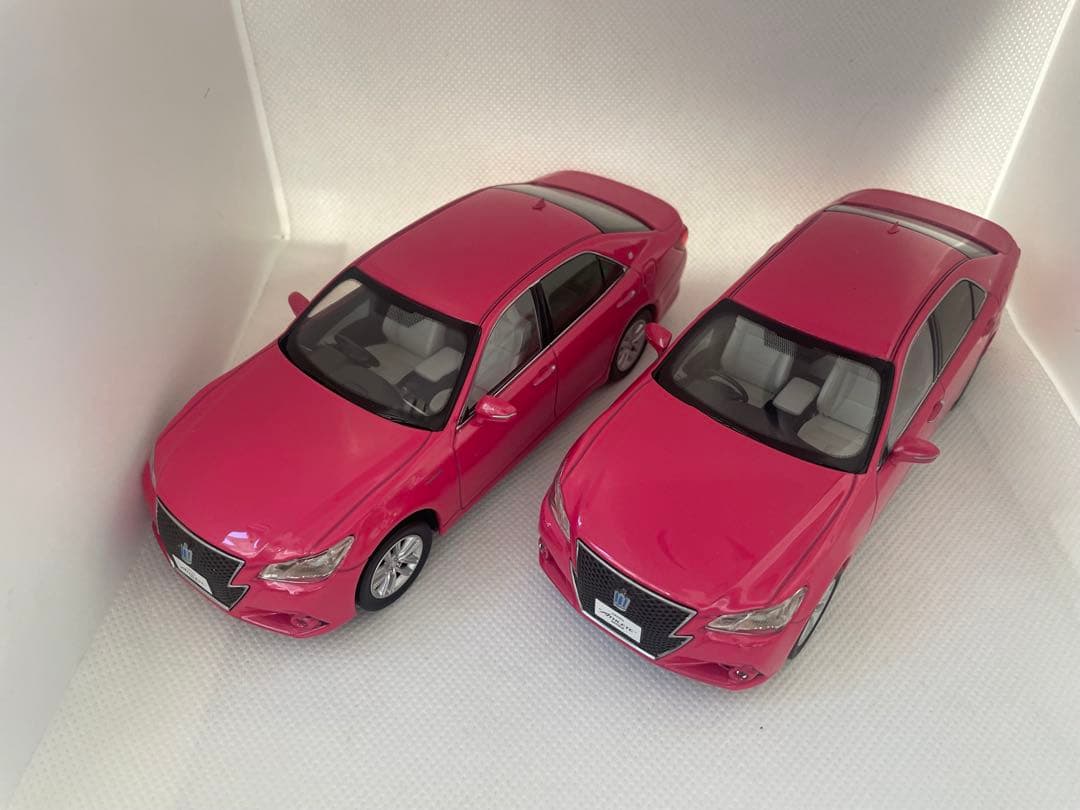 【2台セット】トヨタ ピンク クラウン ミニカー カラーサンプル