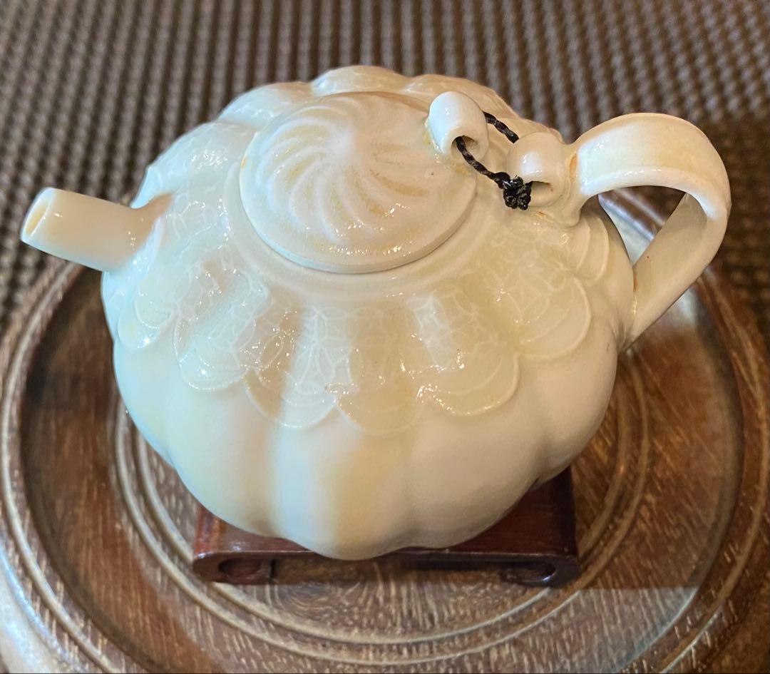 青白磁　水滴　鑑賞台付 ・一輪挿し ・ヴィンテージ　レア ・中国　台湾茶器