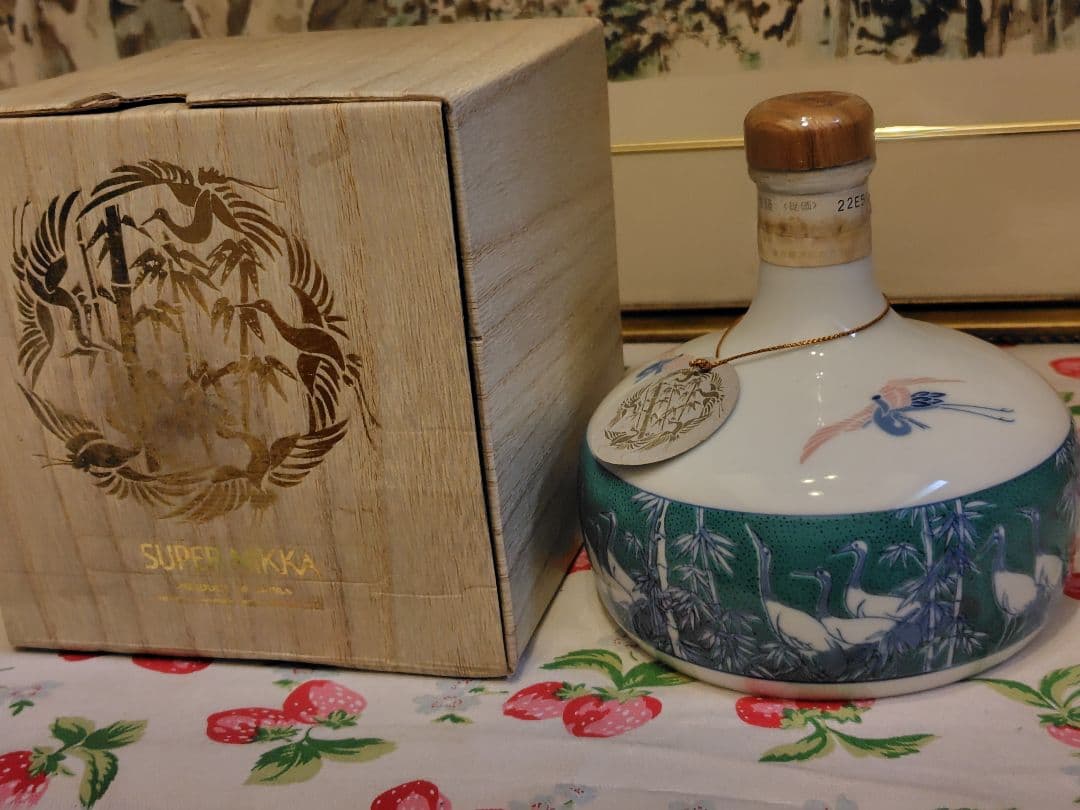 ニッカ　陶器　有田焼　色絵ボトル　ウイスキー　特級　ニッカウヰスキー