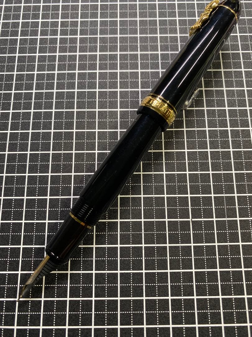 PLATINUM CENTURY #3776 廻り止め　招き猫　万年筆　字幅M