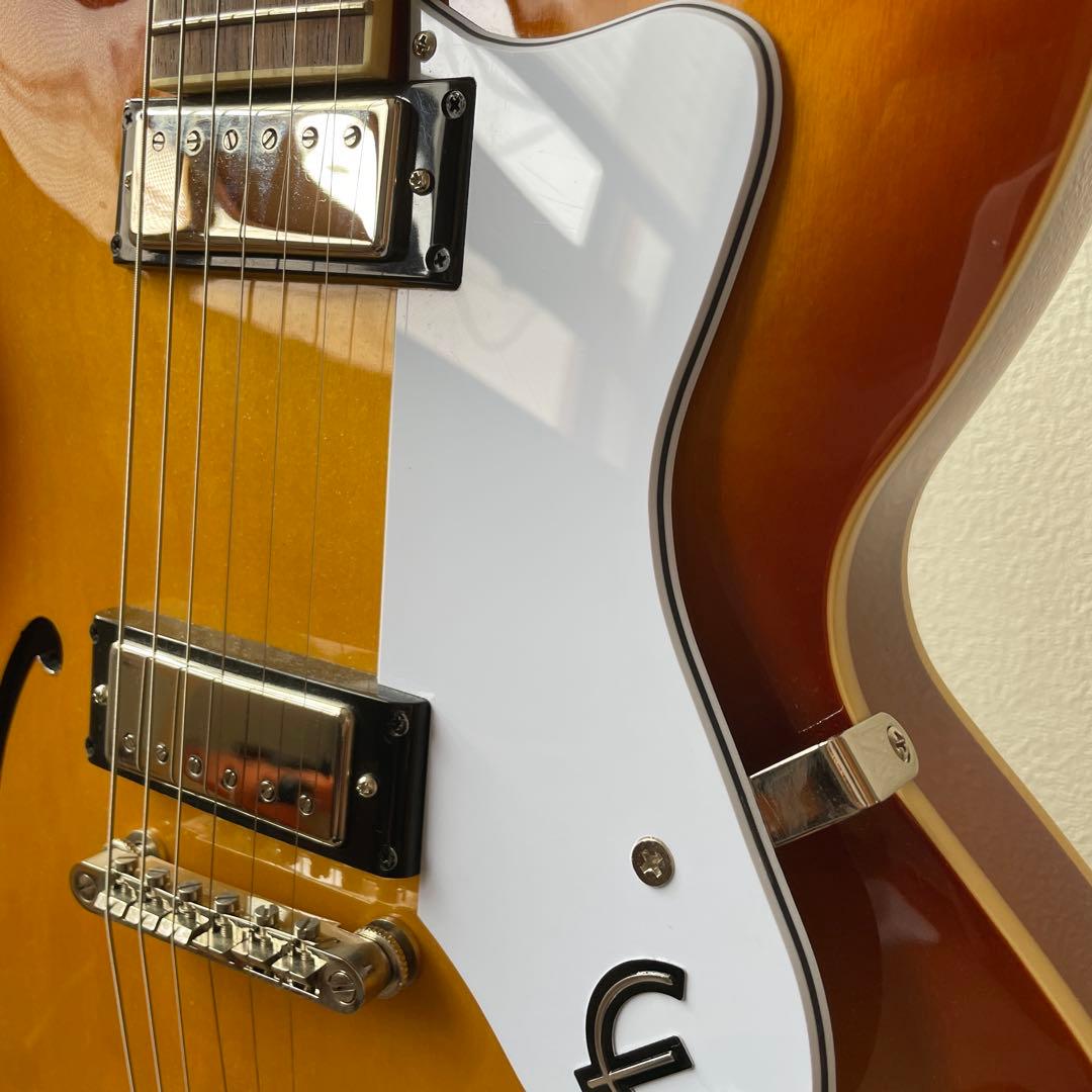 Epiphone リビエラ