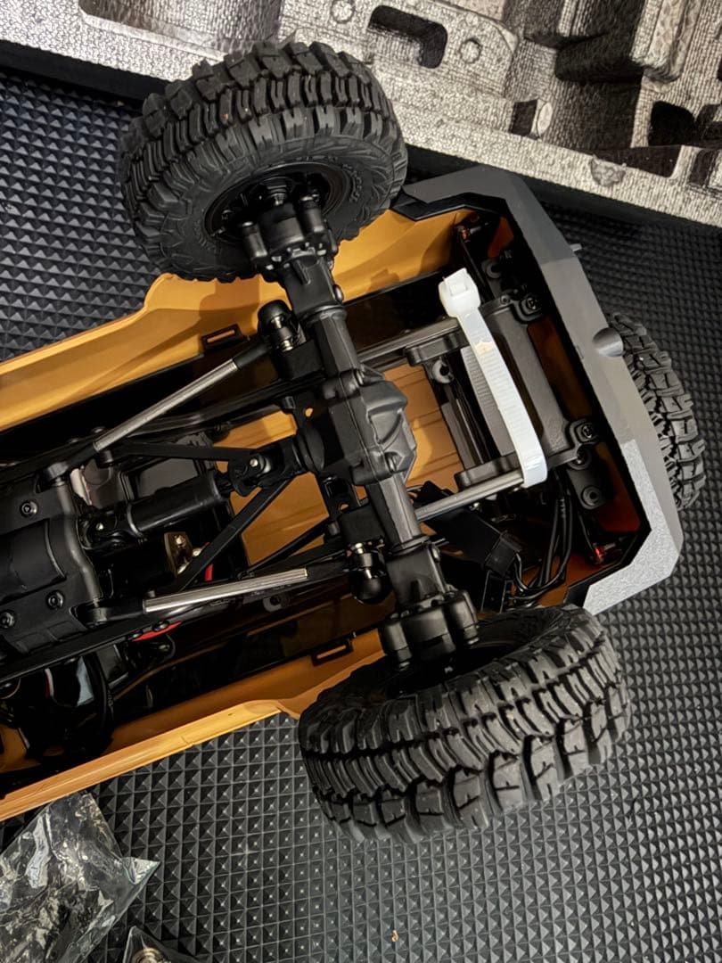 FMS FCX18 トヨタ ランドクルーザー LC80 RTR ライセンス品