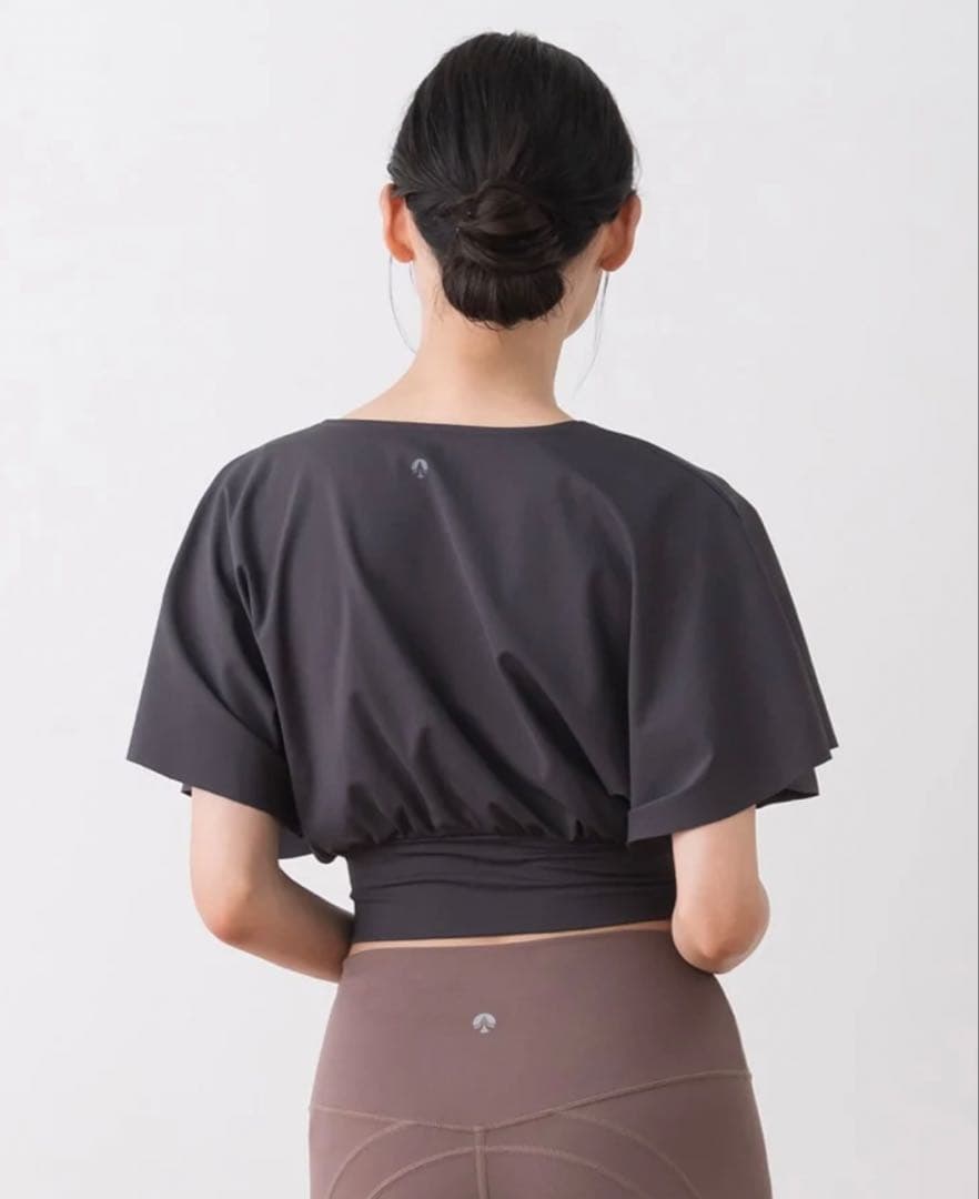 【新品未使用】【SUKALA】ブラトップ付きバルーンカシュクールトップス／S