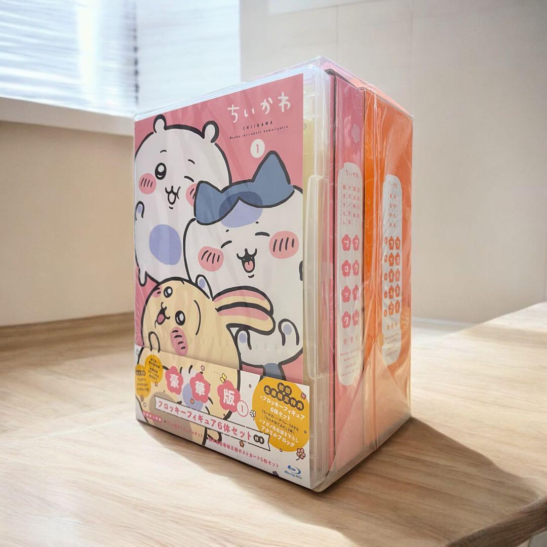 ちいかわ　DVD 豪華版　新品未開封　なんとかバニア　缶バッジ