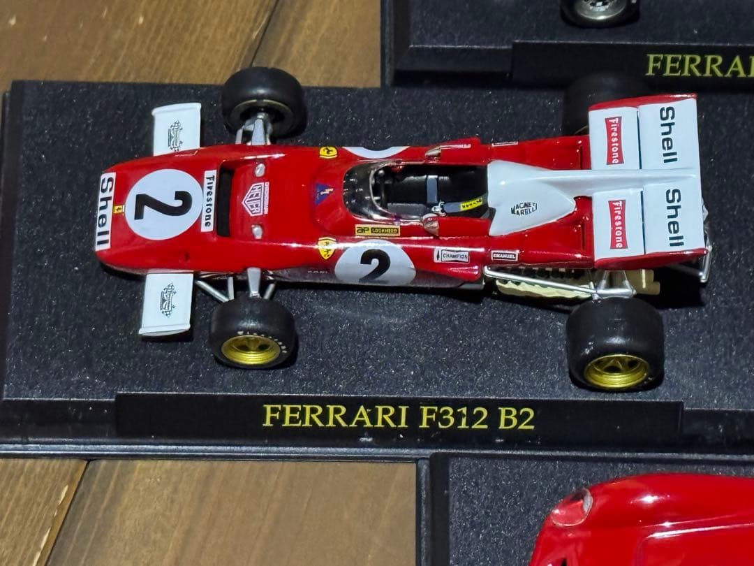 Ferrari ミニカーセット4台ケースは経年劣化で糊面剥がれてます。本体は新品